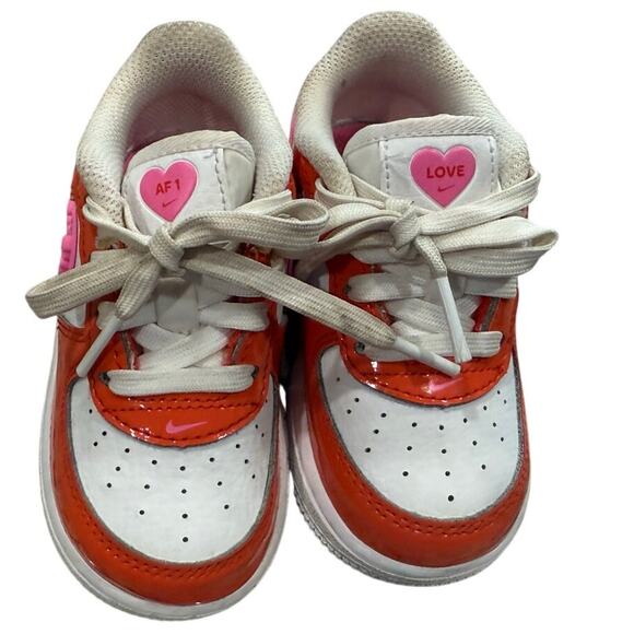 Nike Air Force 1 Valentine’s Day 2022 Toddler 6C White Pink Red Hearts - Picture 2 of 10